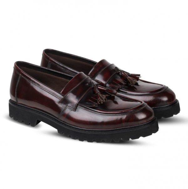 Sepatu Moccasin dengan Sentuhan Tassel